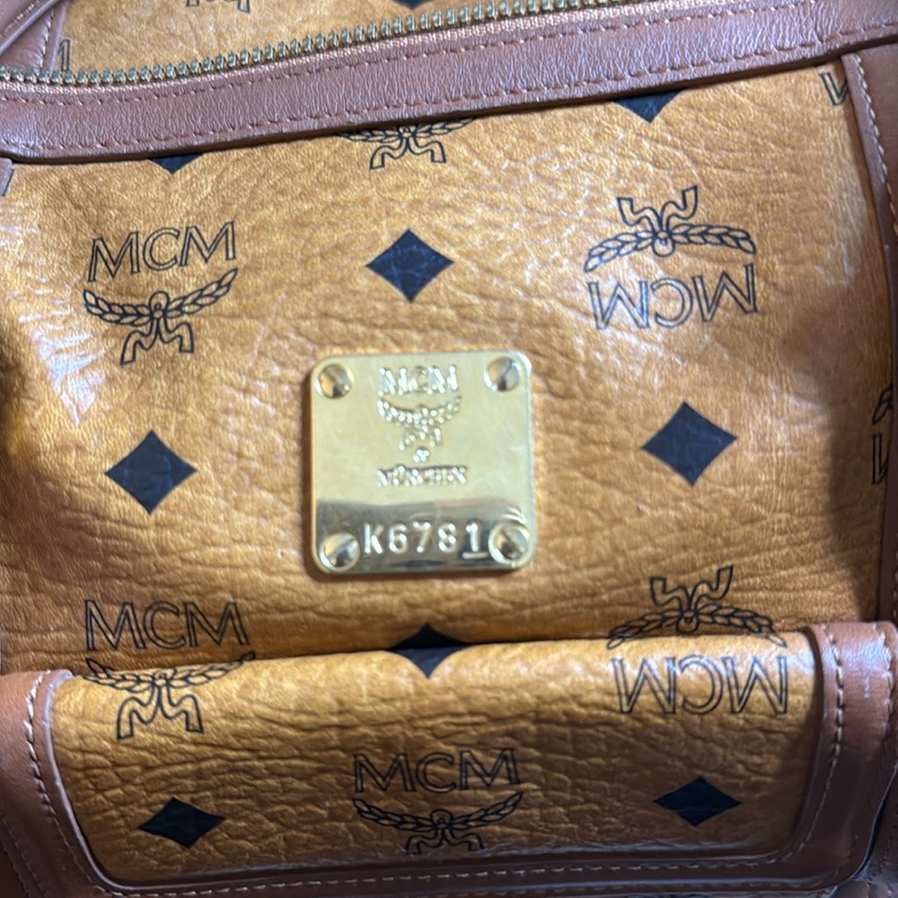 !!!!SOLD!!!! MCM Tan and Brown Satchel with Iconic Monogram - Picture 3 of 17